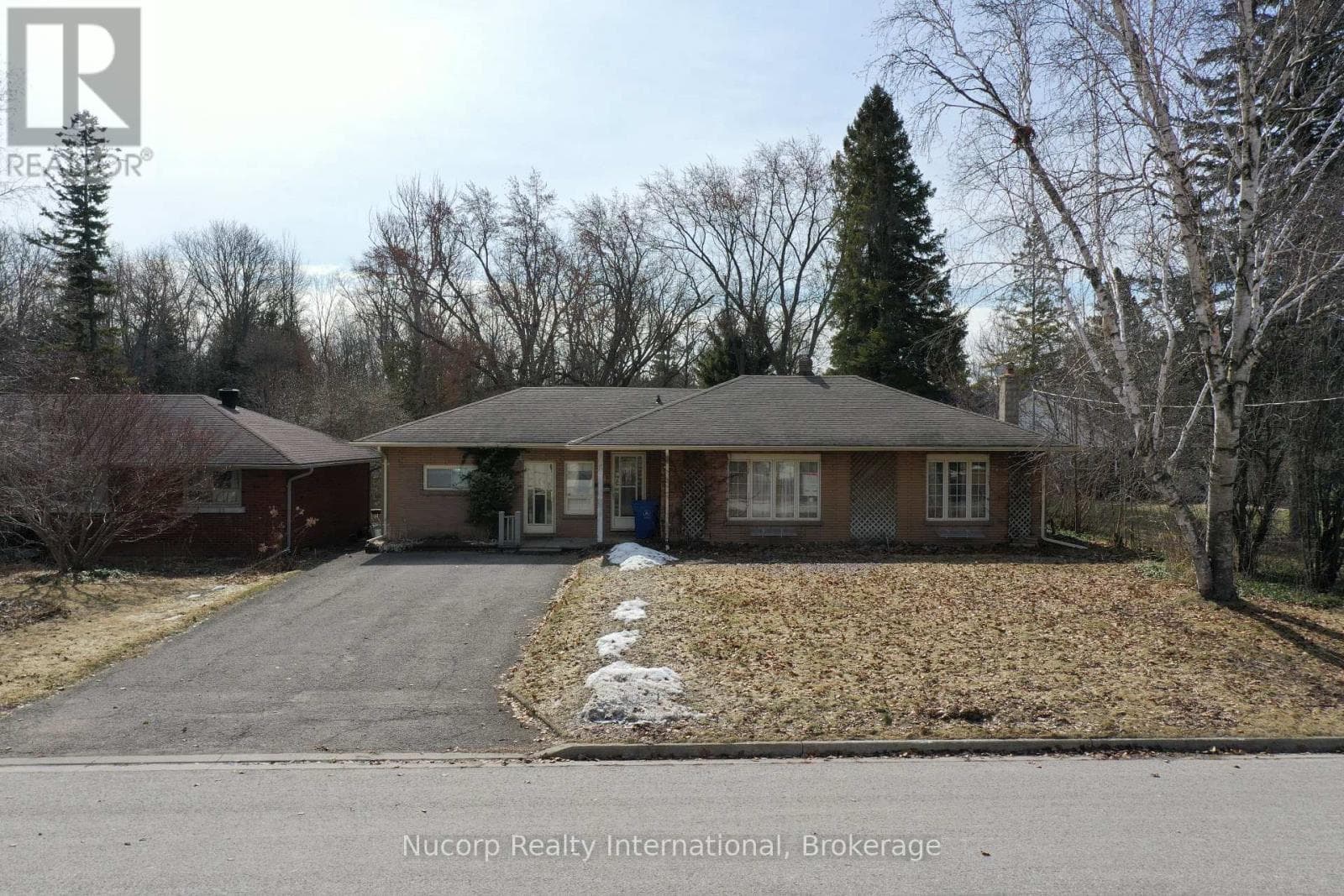 774 SUTHERLAND AVENUE photo 4