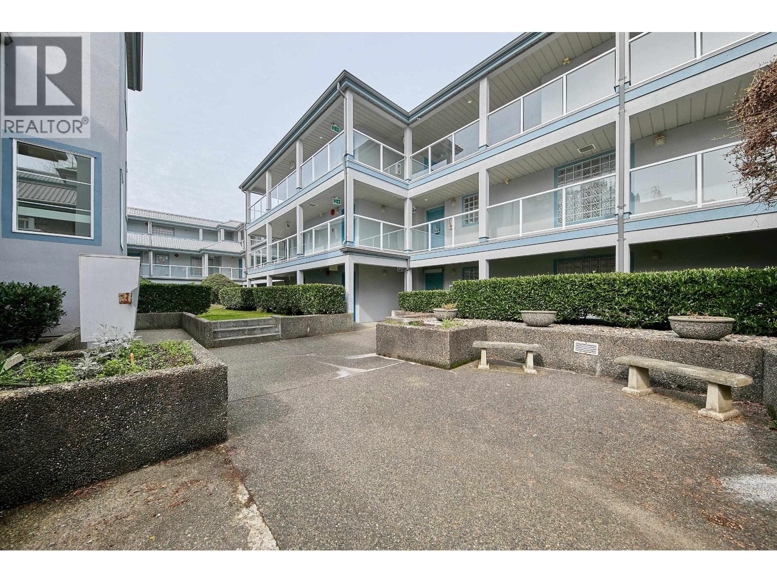 405 11519 BURNETT STREET photo 2