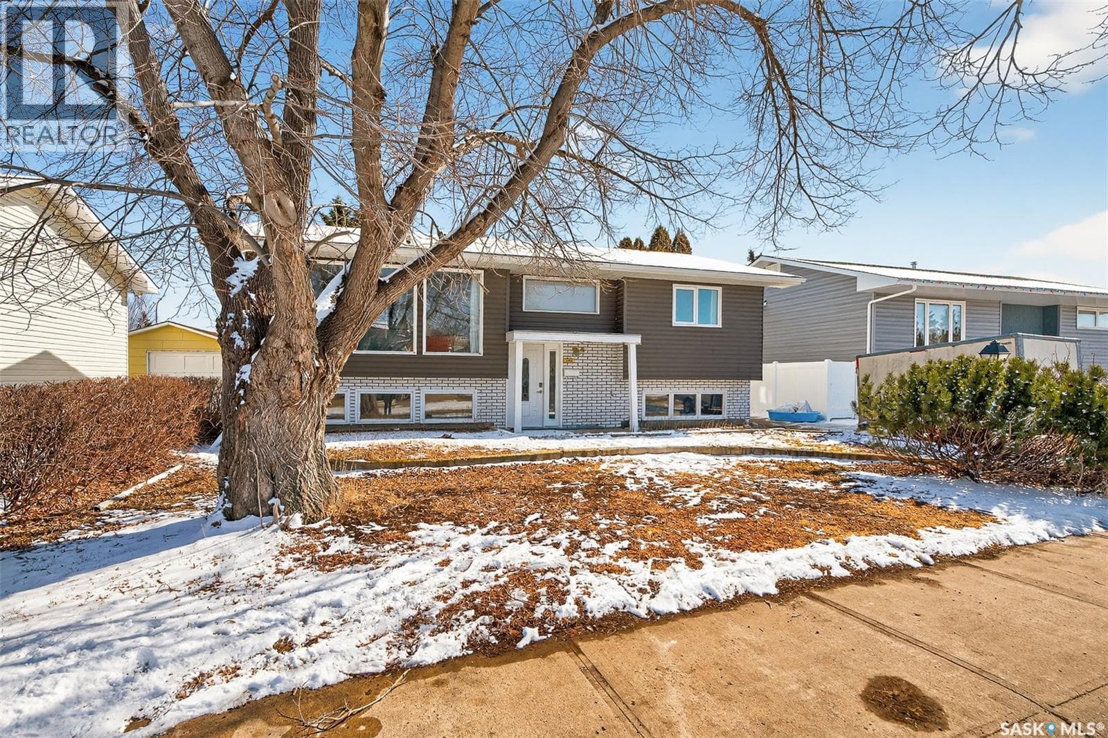 1321 Prince CRESCENT photo 2