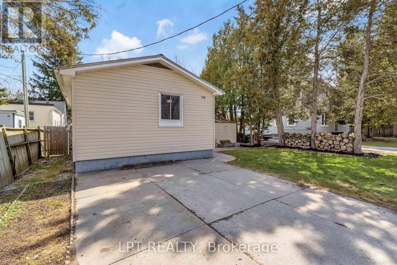 198 MUNROE STREET photo 2