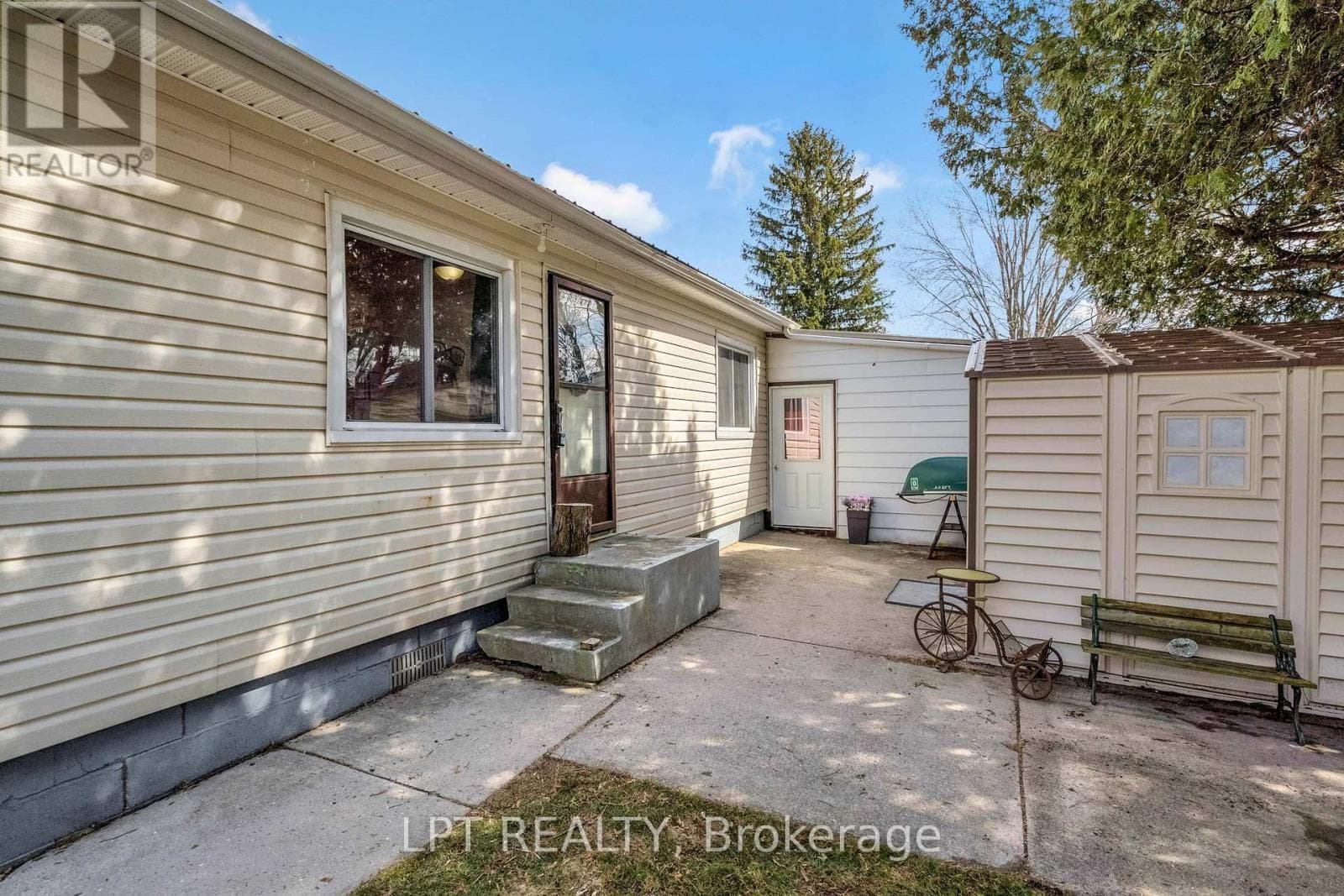 198 MUNROE STREET photo 3