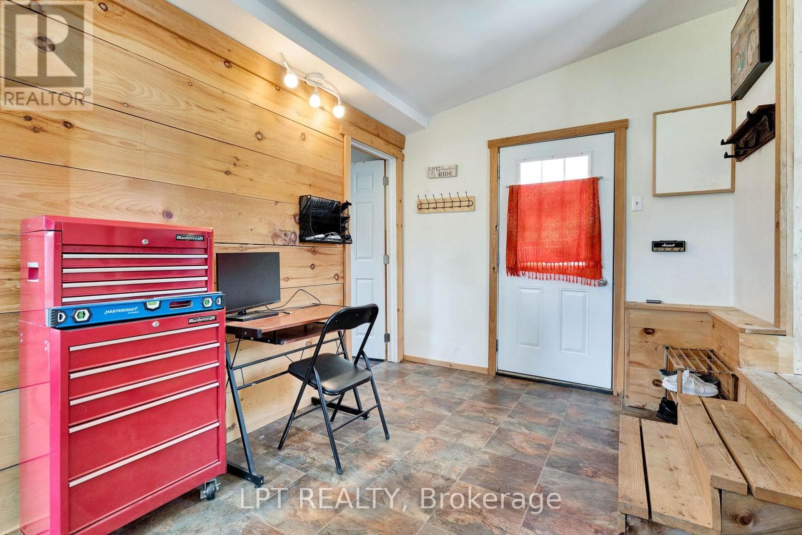 198 MUNROE STREET photo 4
