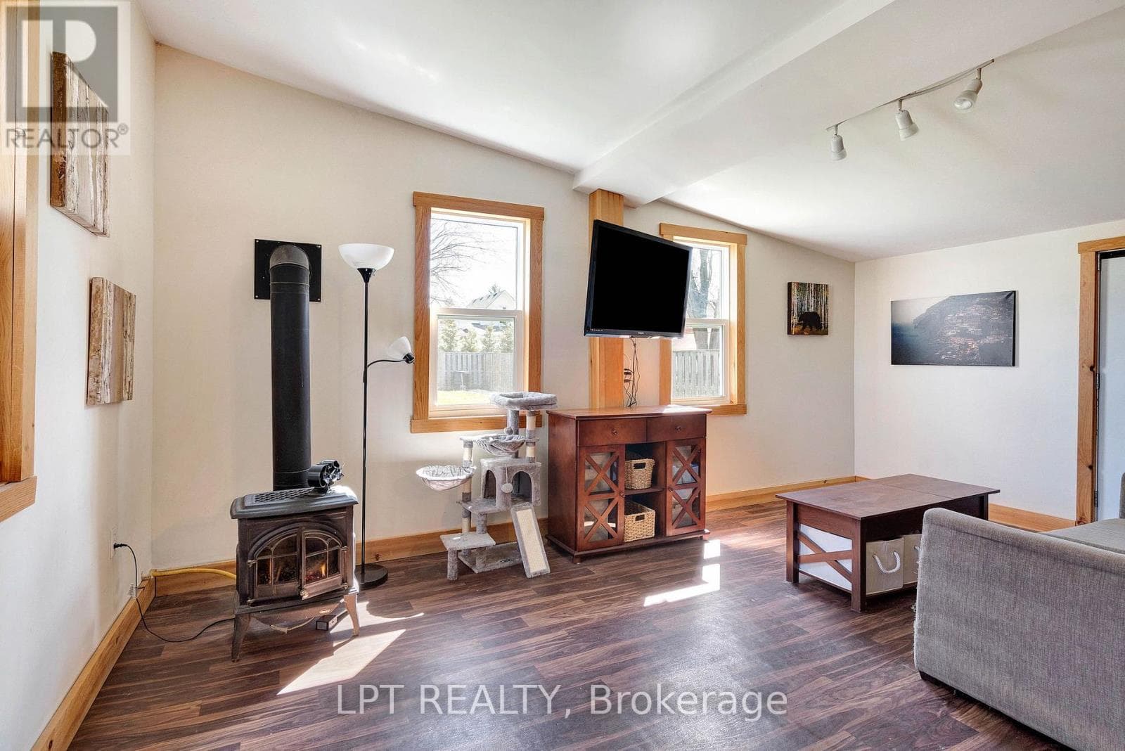 198 MUNROE STREET photo 5