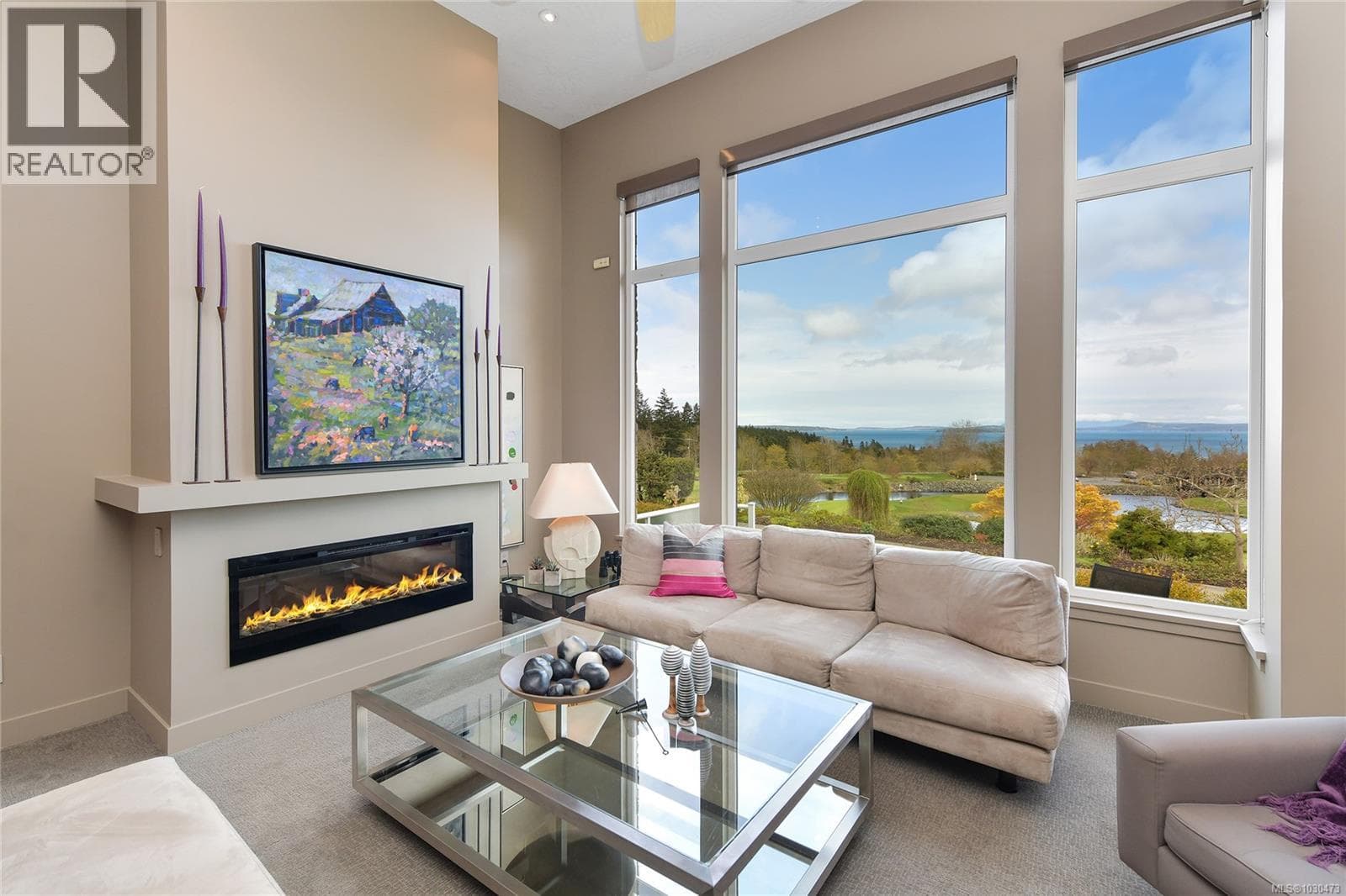 5384 Sayward Hill Cres photo 4