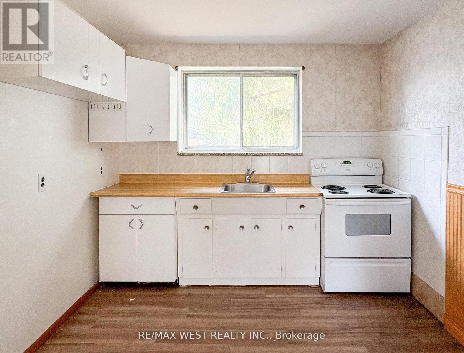 32 BROADLEAF ROAD photo 5