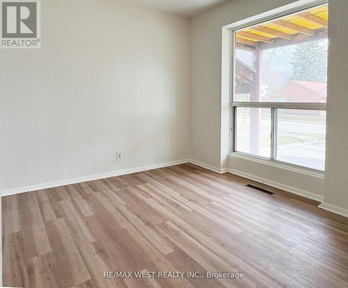 32 BROADLEAF ROAD photo 4