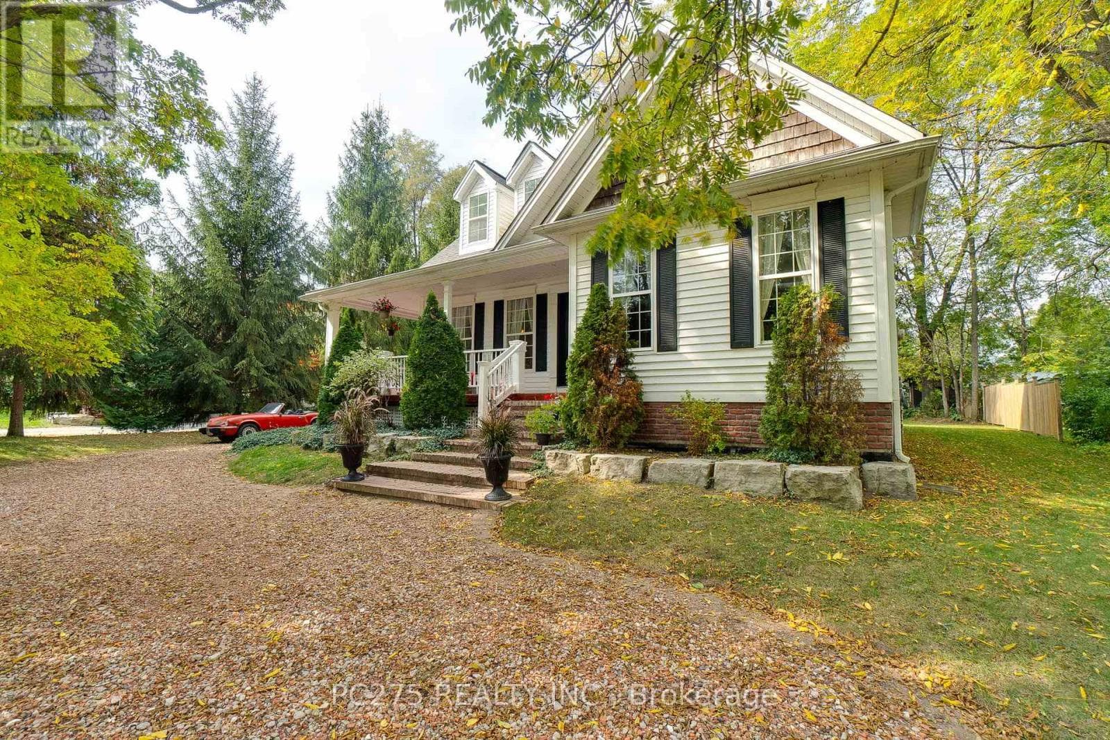 23 MACTAVESH CRESCENT photo 3