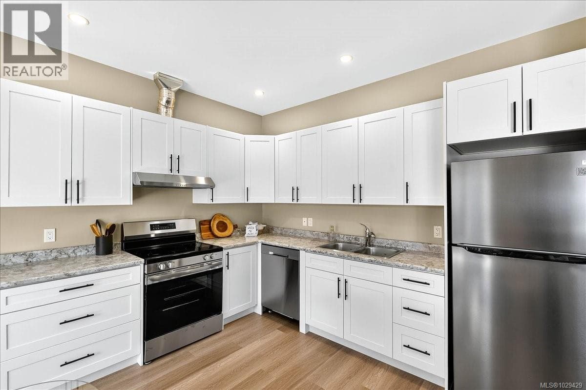 108 5535 Woodland Cres E photo 5