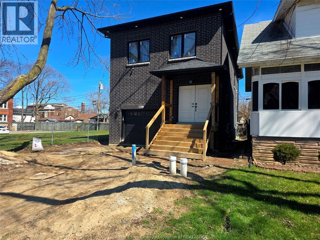 1280 DUFFERIN PLACE photo 2