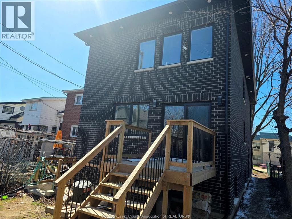 1280 DUFFERIN PLACE photo 3