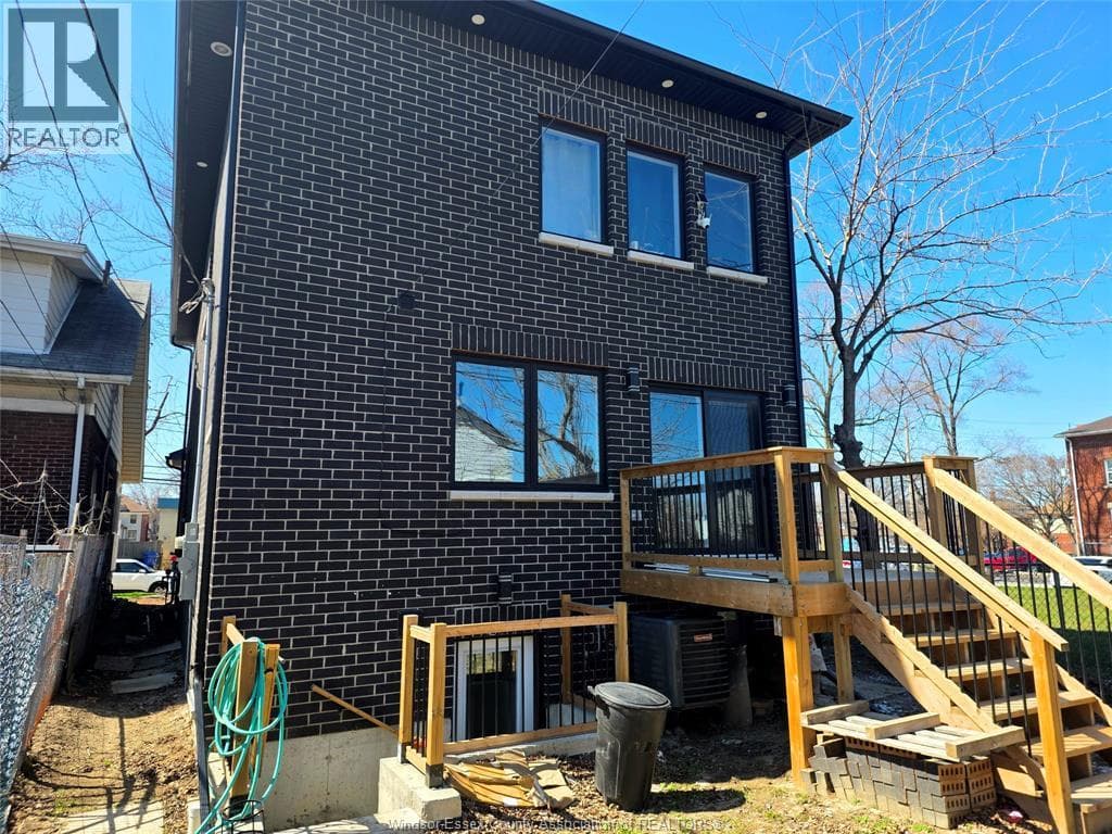 1280 DUFFERIN PLACE photo 4