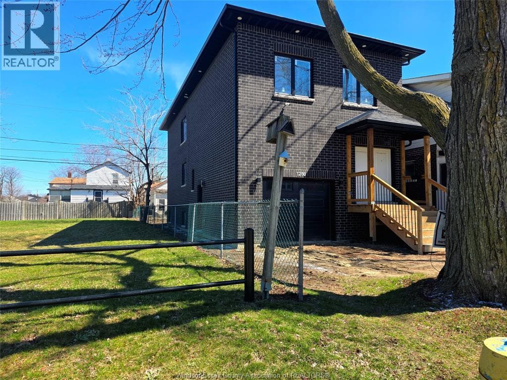 1280 DUFFERIN PLACE photo 5