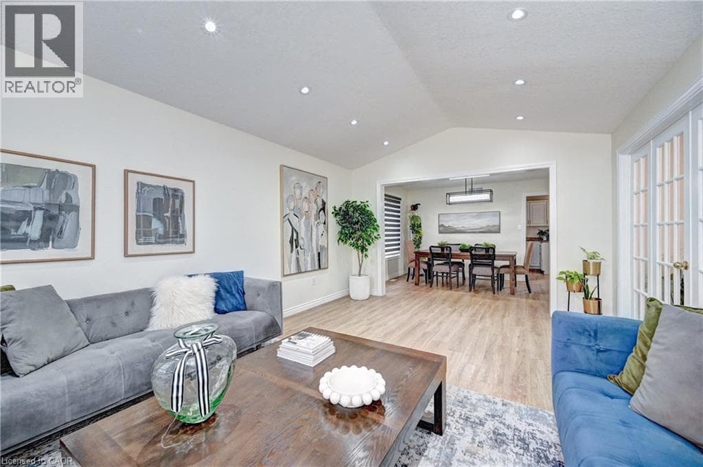 519 YORKSHIRE Drive photo 4
