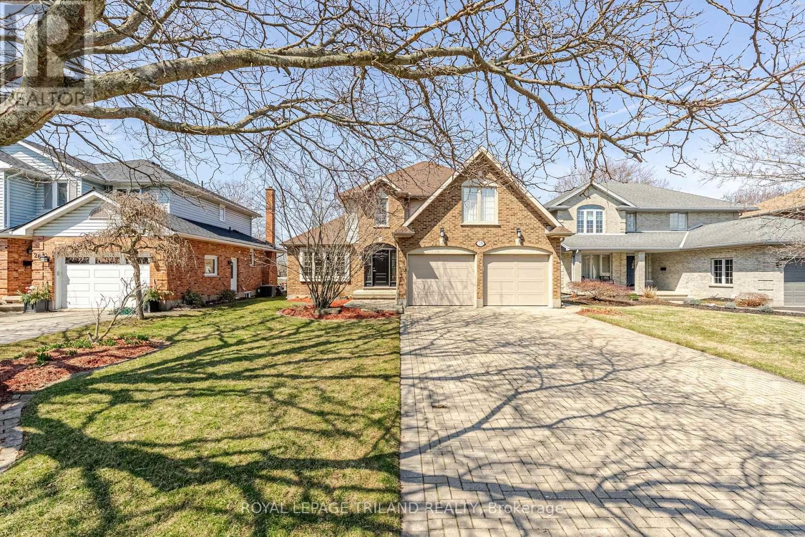 3 bed 4 bath single family at 28 SINCLAIR CRESCENT — $799,900