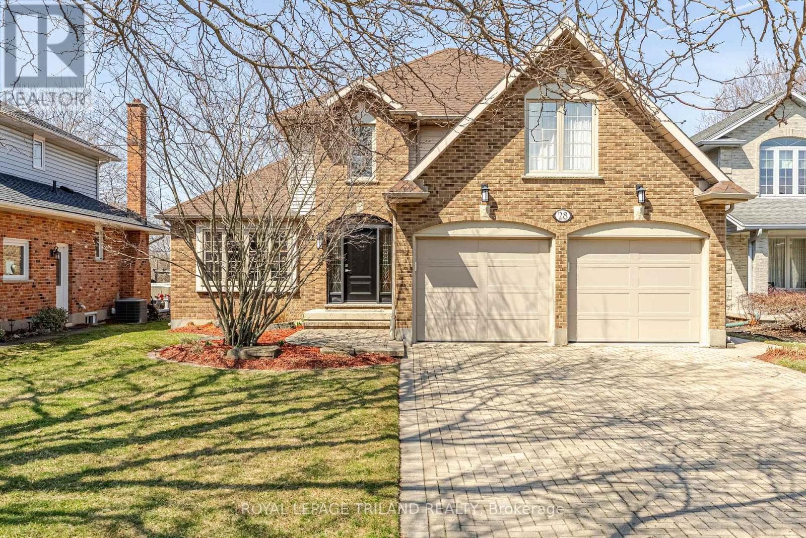 28 SINCLAIR CRESCENT photo 2