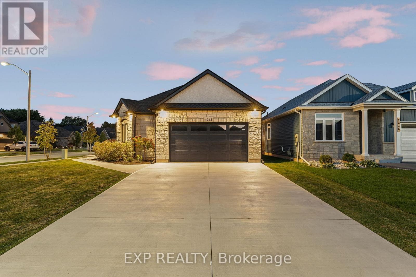 4242 VILLAGE CREEK DRIVE photo 4