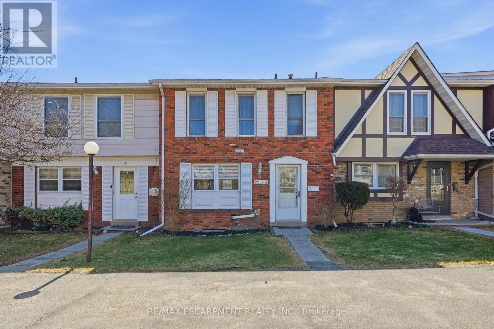 3 bed 3 bath single family at 4 - 2252 UPPER MIDDLE ROAD — $674,500