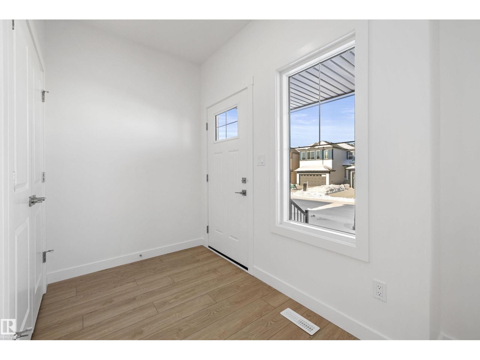 20711 43 AV NW — photo 3