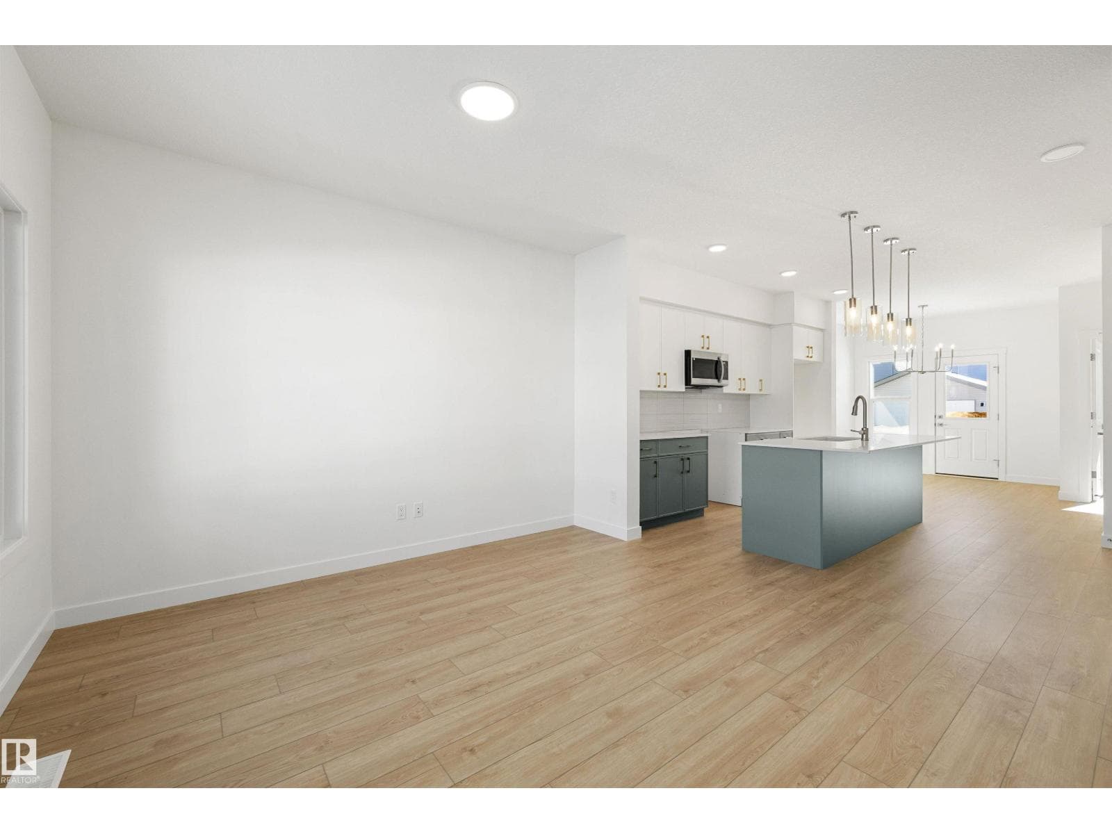 20711 43 AV NW — photo 4