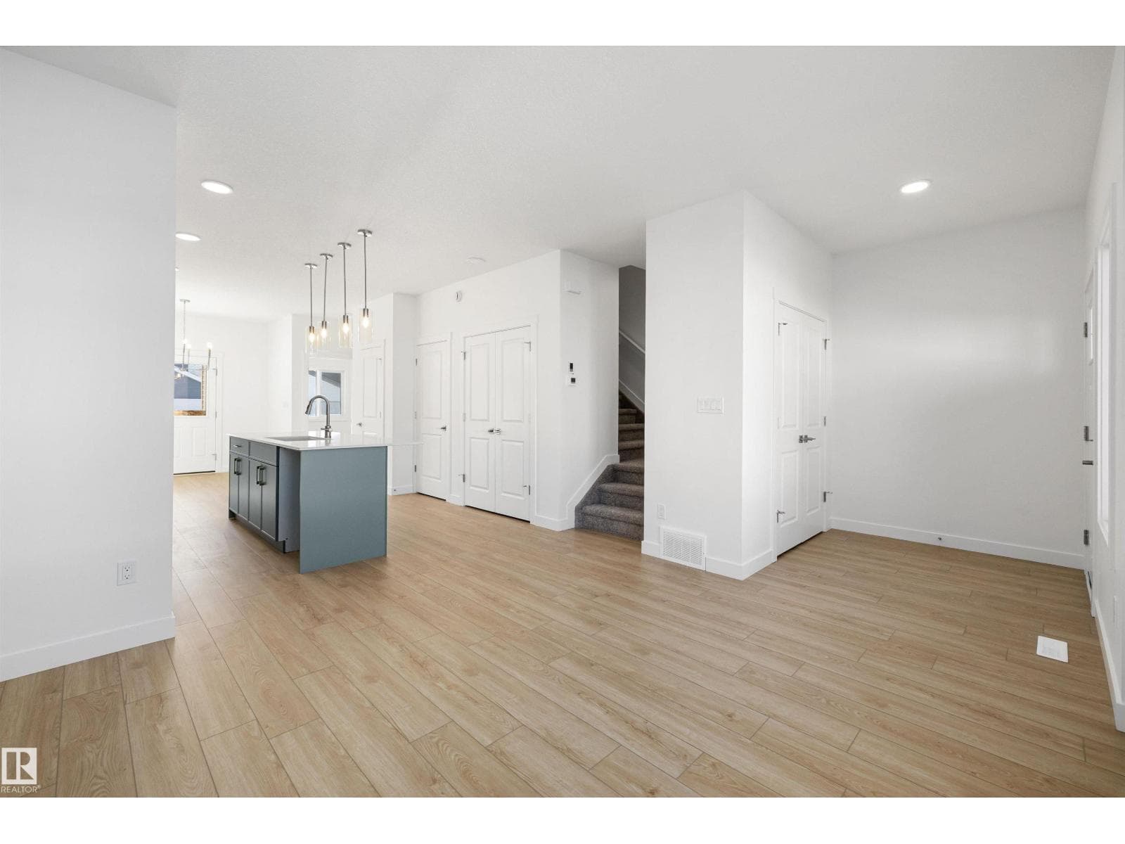 20711 43 AV NW — photo 5