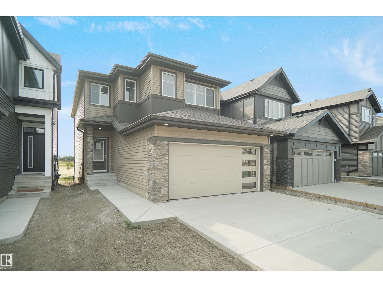 1015 14 AV NW