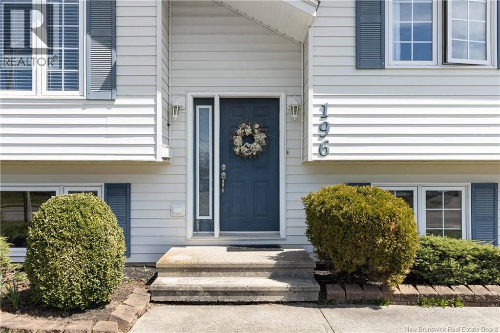 196 Sunshine Drive photo 2