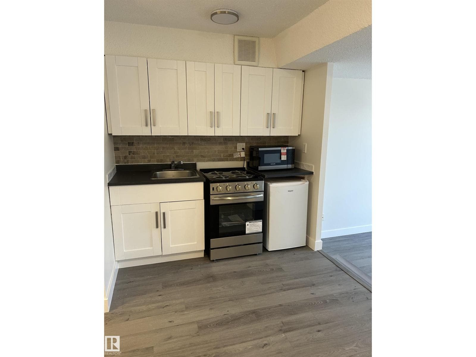 #422 10160 114 ST NW NW — photo 4