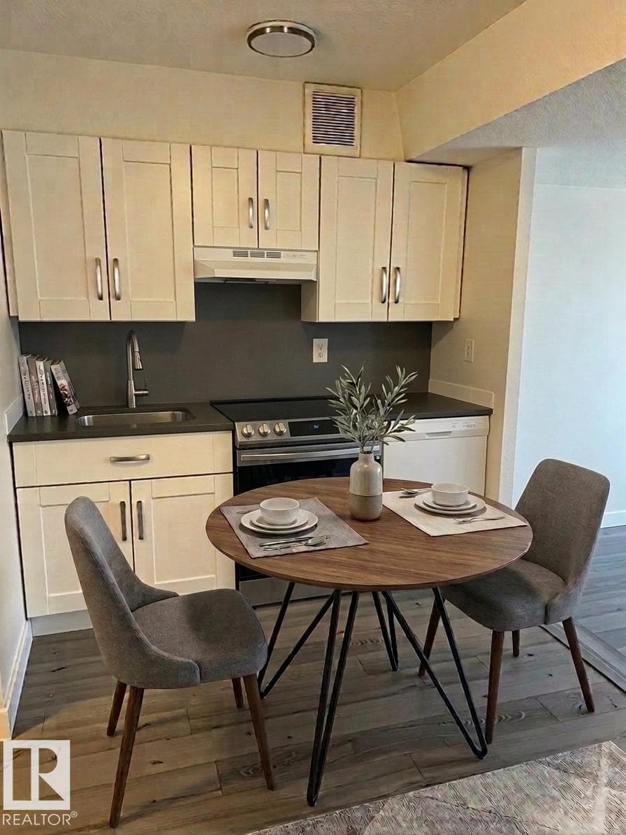 #422 10160 114 ST NW NW — photo 5