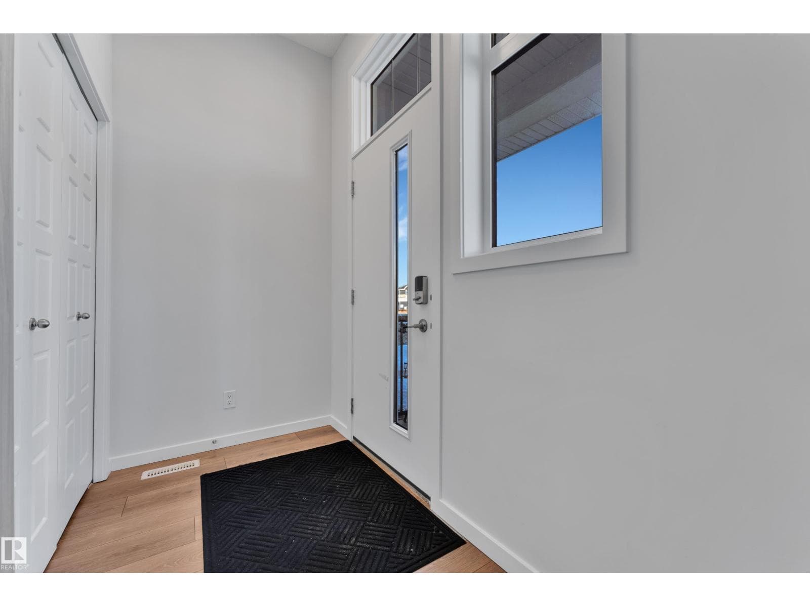 3607 6 AV SW SW photo 5