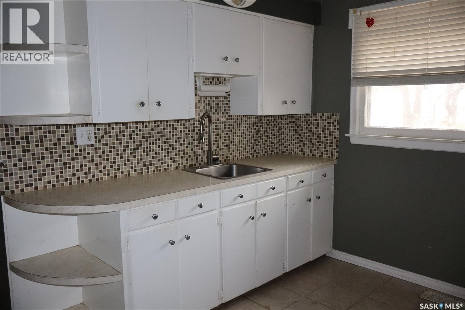 764 Fairford STREET E — photo 3