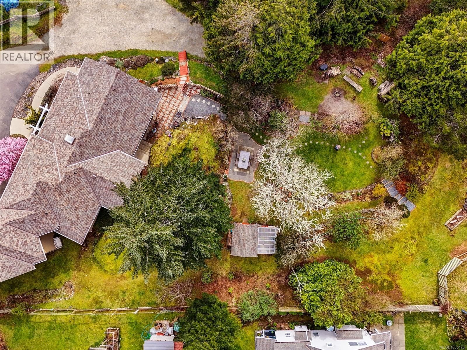 1046 Summer Breeze Lane photo 3