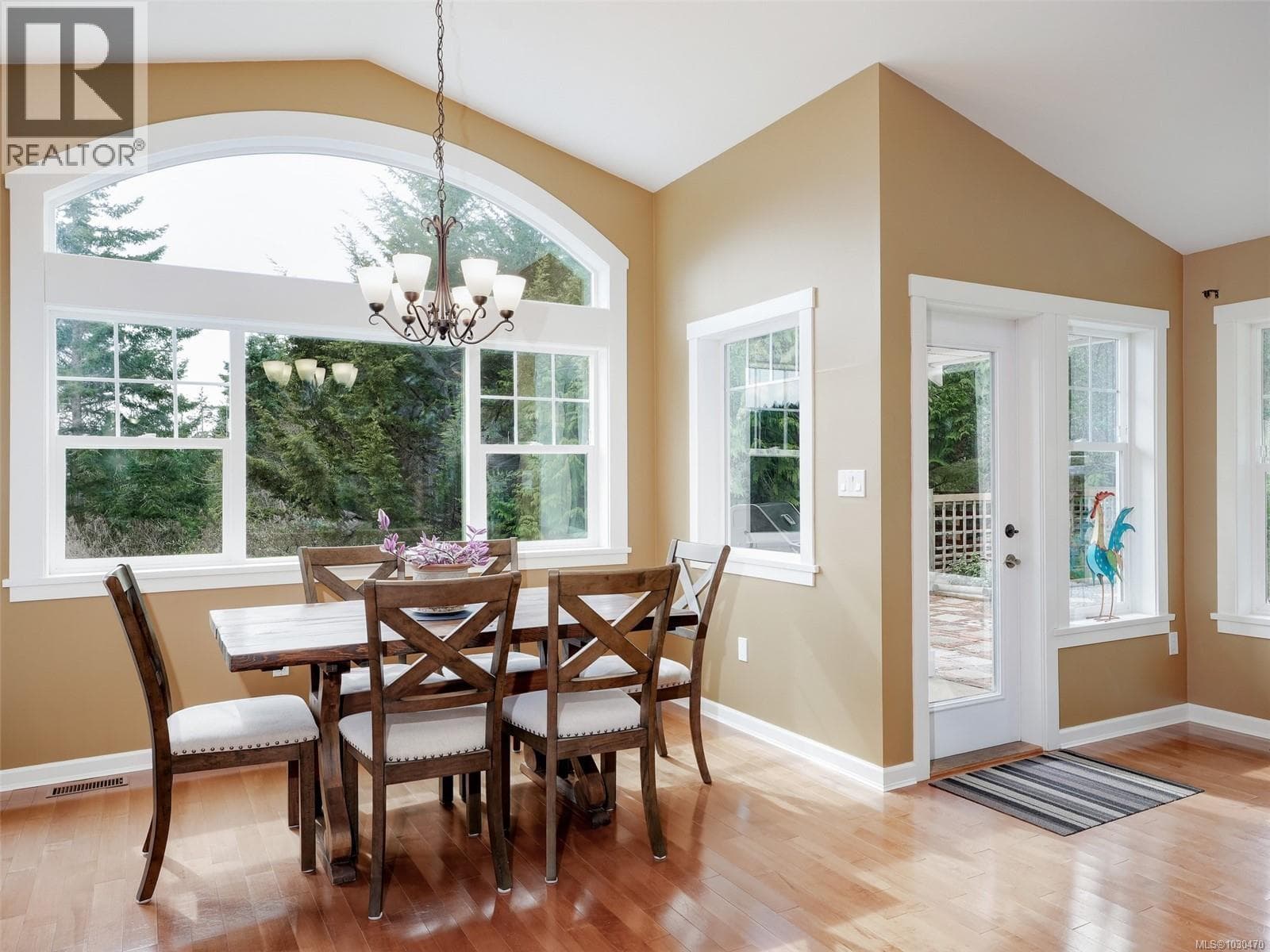 1046 Summer Breeze Lane photo 5