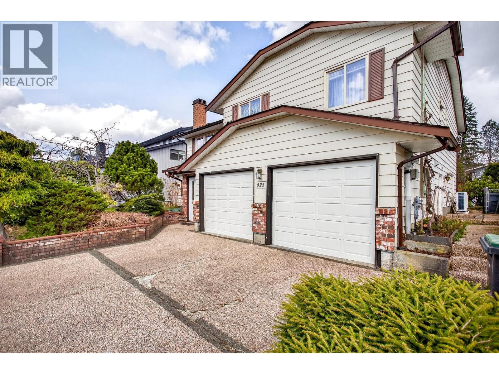 925 MERRITT STREET photo 4