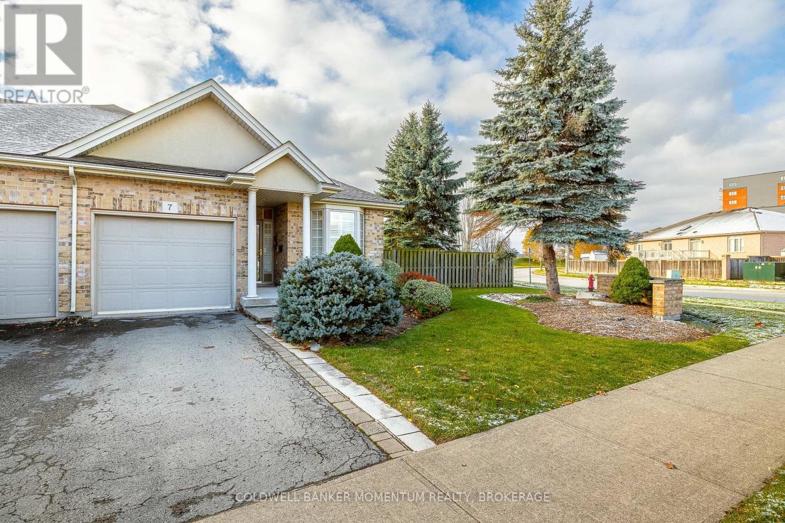 7 WILLOWLANDING COURT photo 3