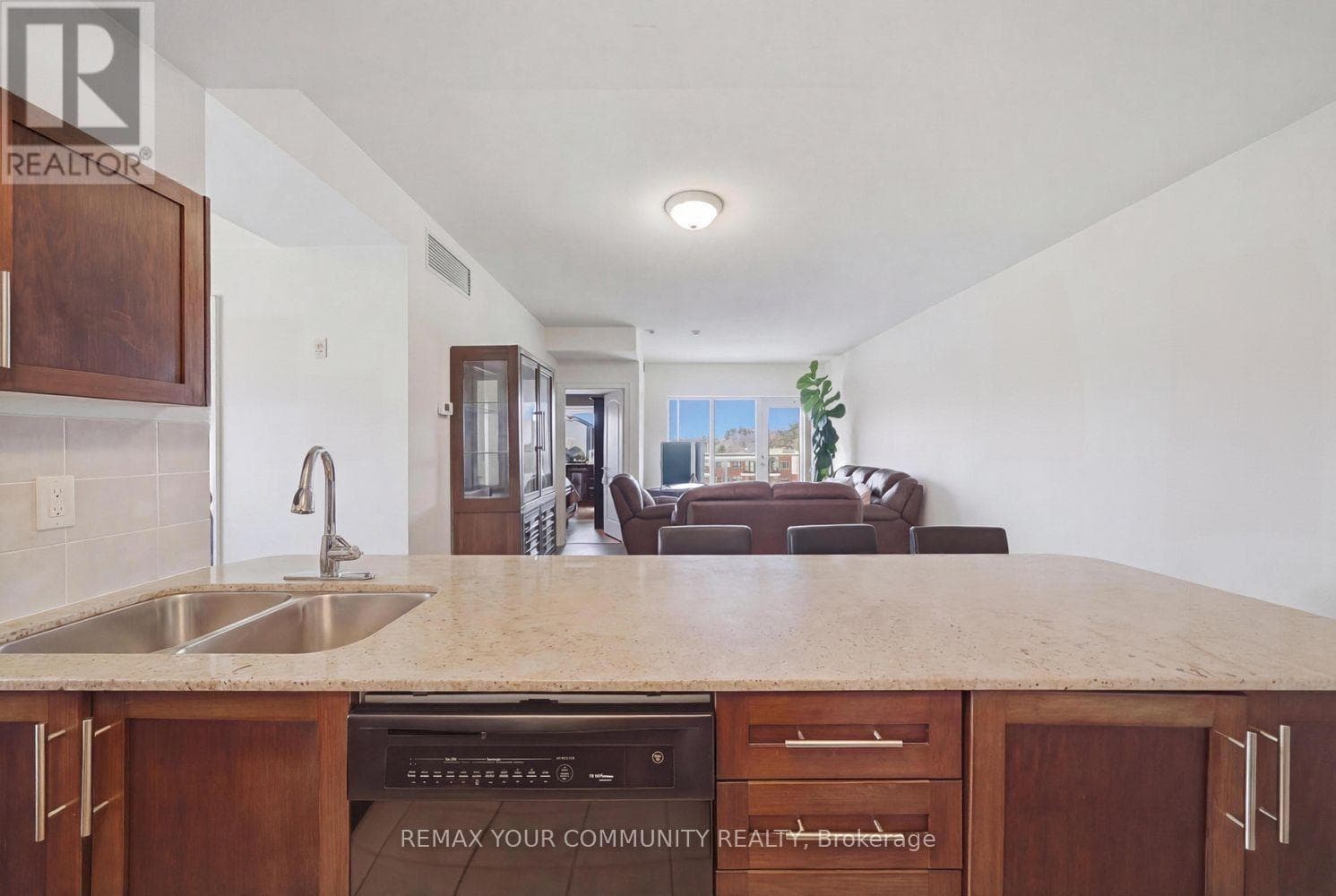 505 - 160 WOODBRIDGE AVENUE photo 4