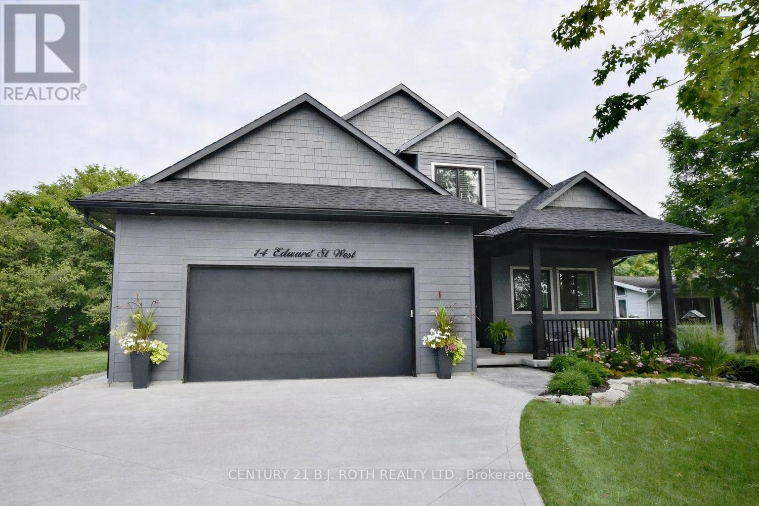 4 bed 3 bath single family at 14 EDWARD STREET W — $1,385,000