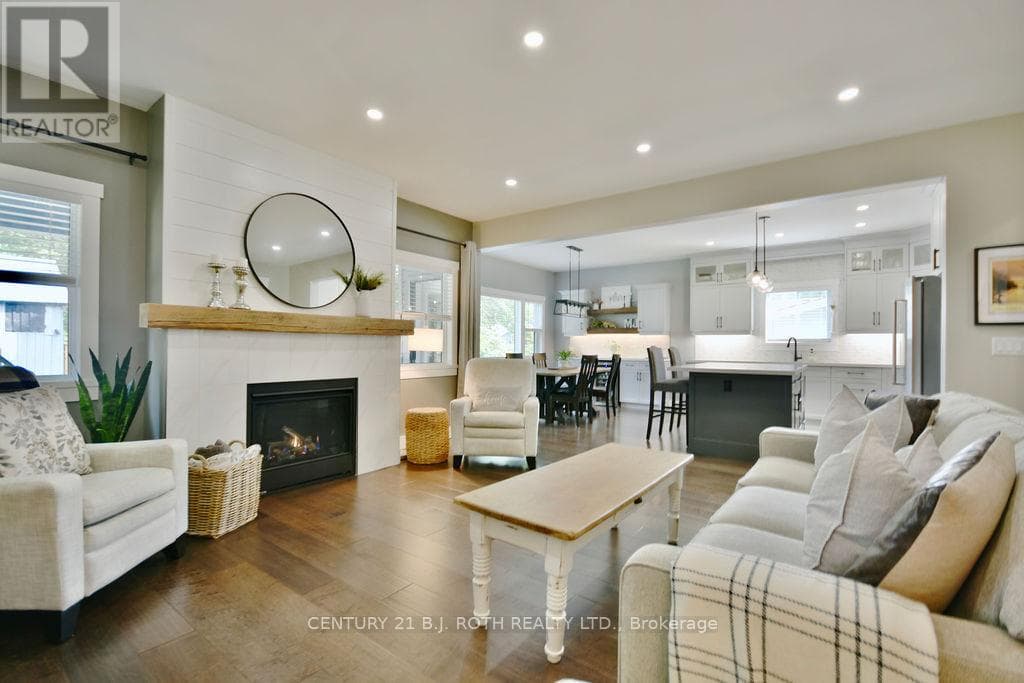 14 EDWARD STREET W photo 4