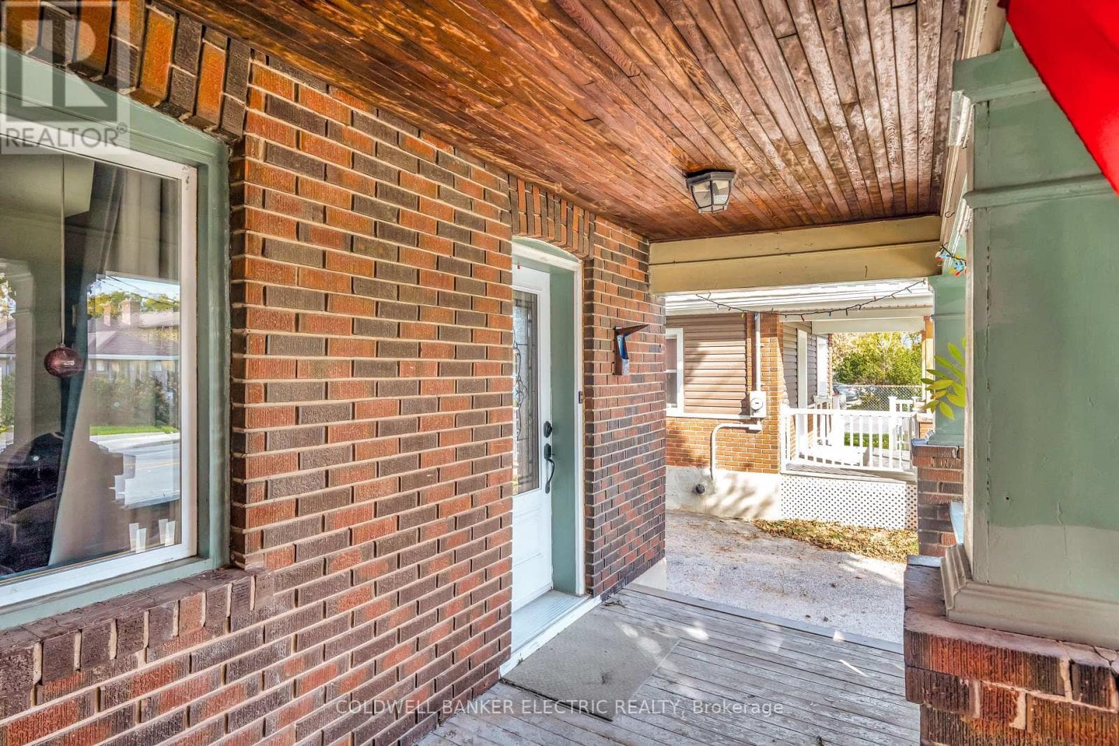 112 LANSDOWNE STREET W photo 5