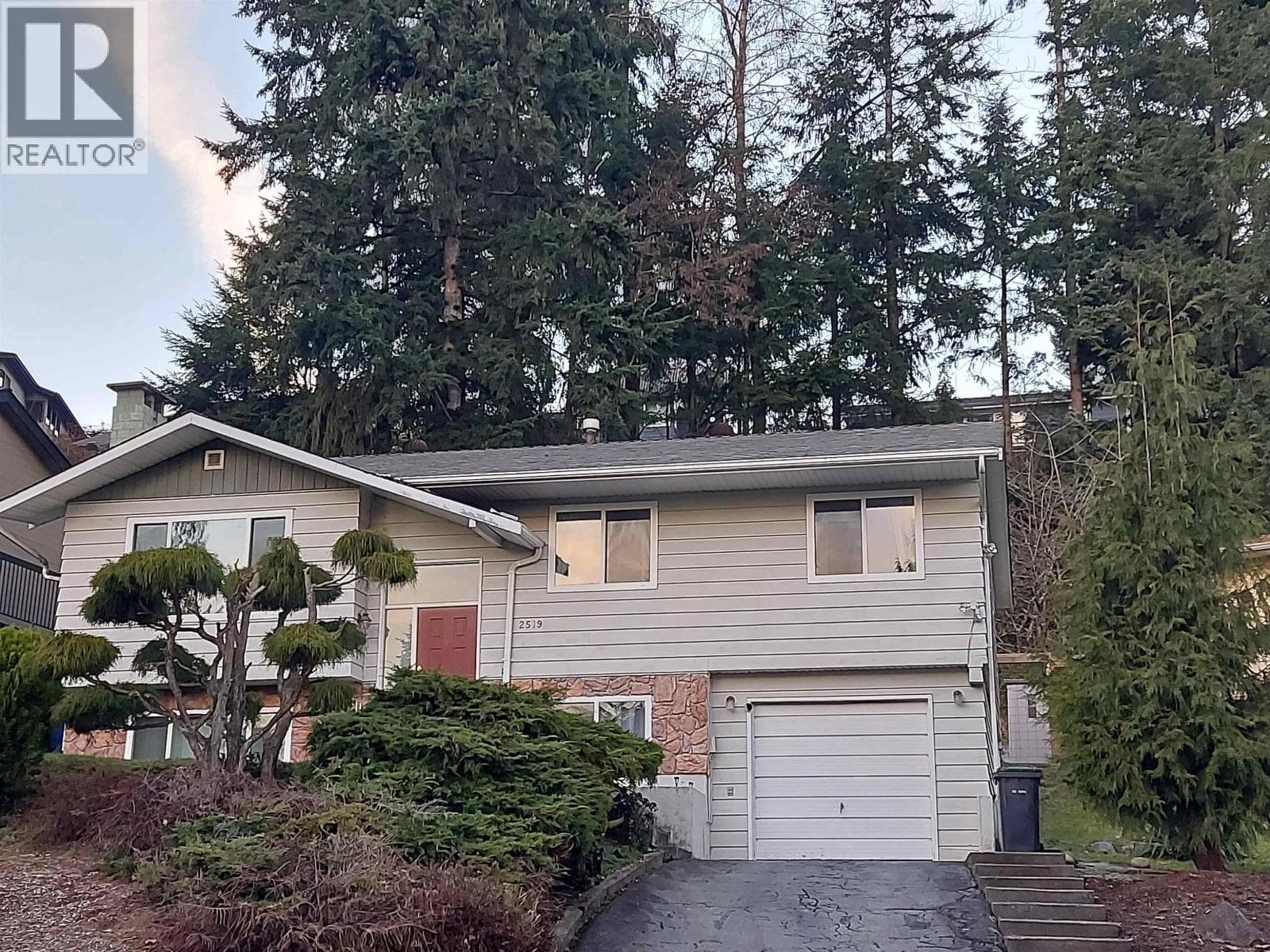 2519 PENSHURST COURT photo 2