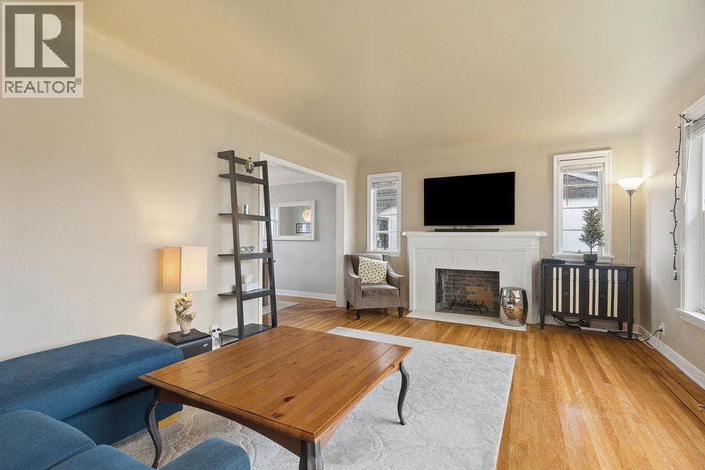 1810 TENTH AVENUE photo 2