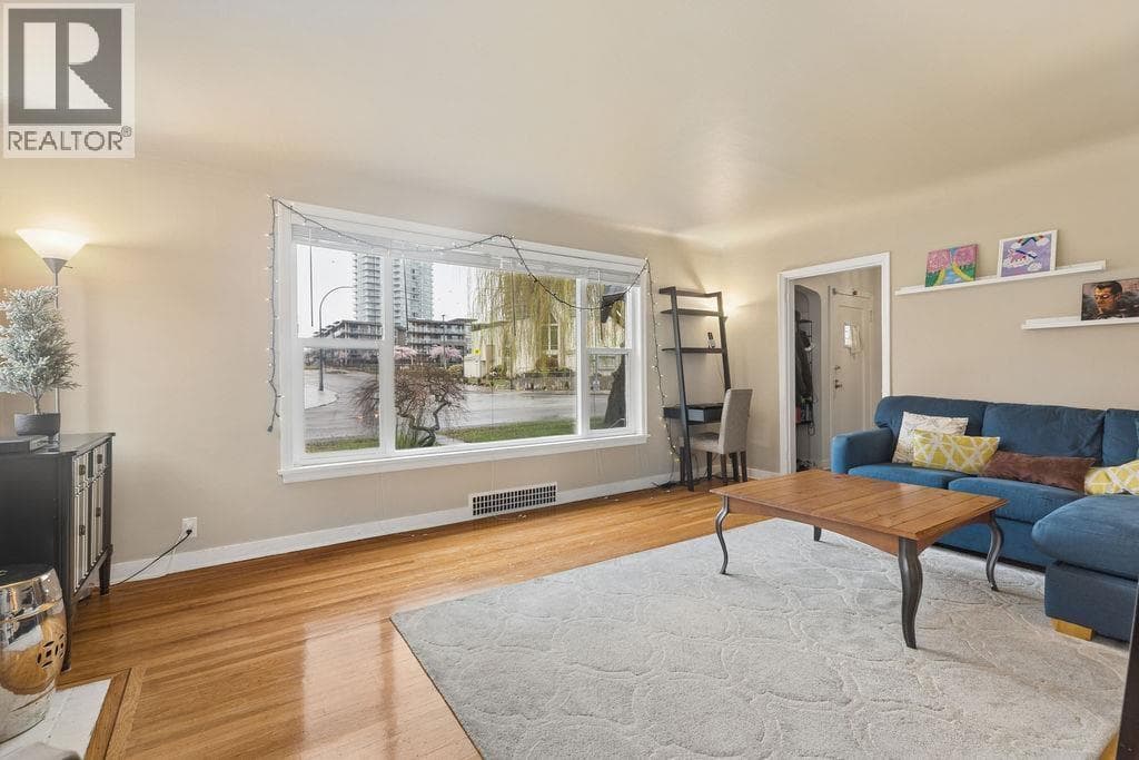 1810 TENTH AVENUE photo 3