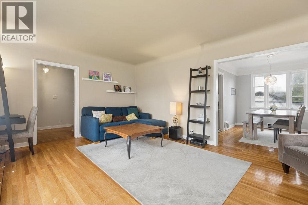 1810 TENTH AVENUE photo 4