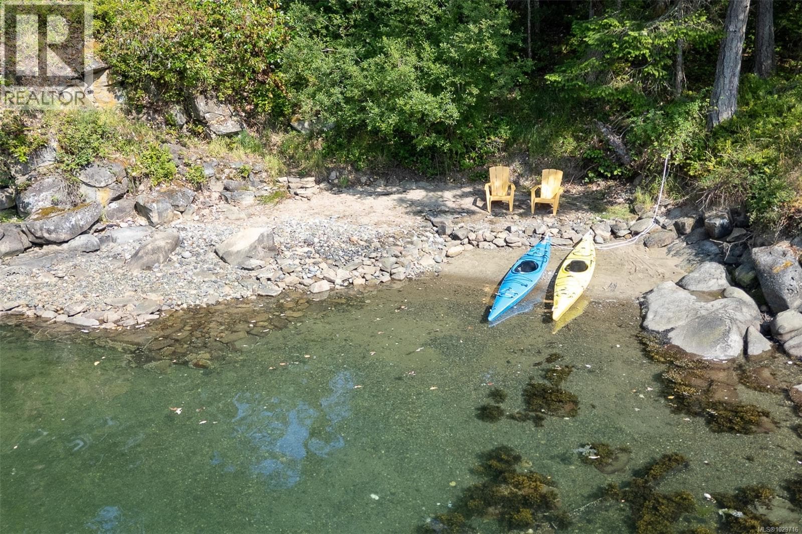 1 835 Sturdies Bay Rd photo 5