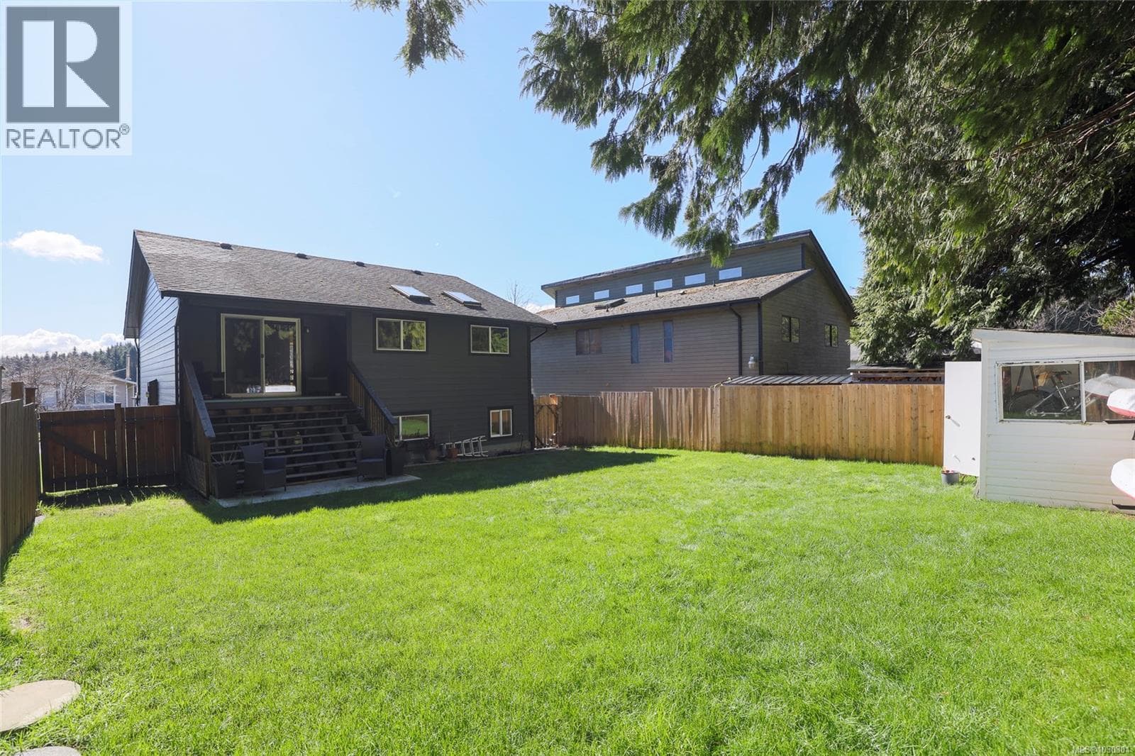 9522 Scott St photo 3