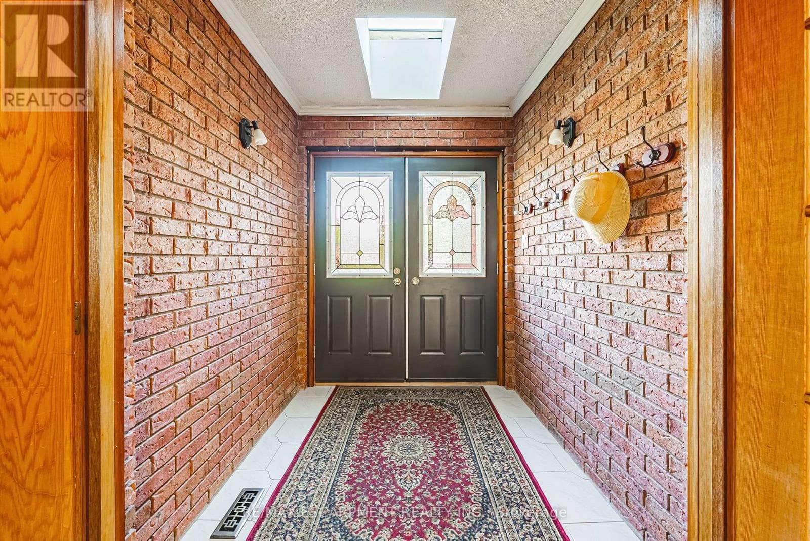 19 GLENHAVEN COURT photo 2