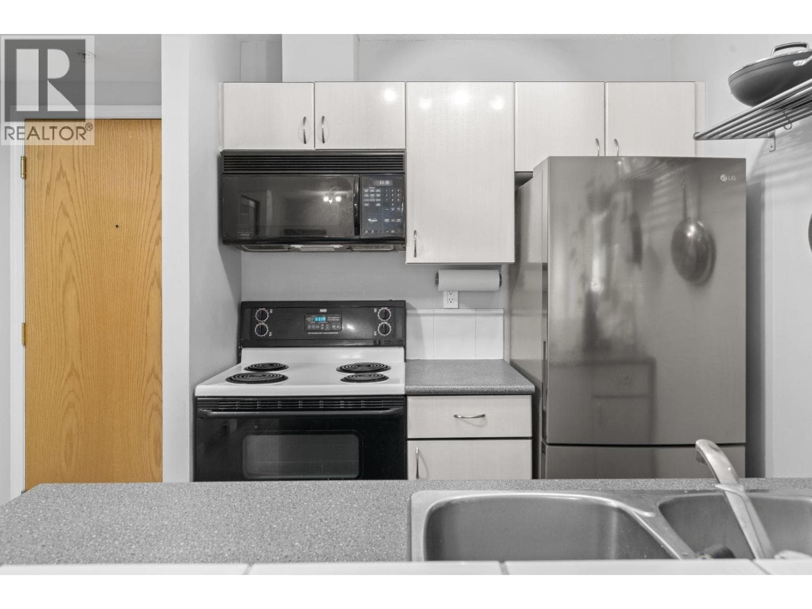 2803 939 HOMER STREET photo 3