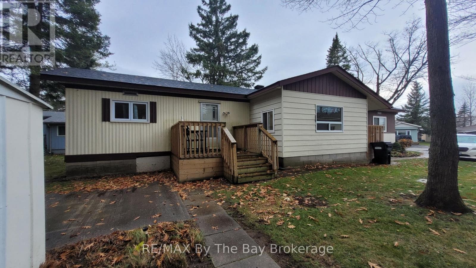 2 bed 1 bath single family at 50 GEORGIAN GLEN DRIVE — $199,990