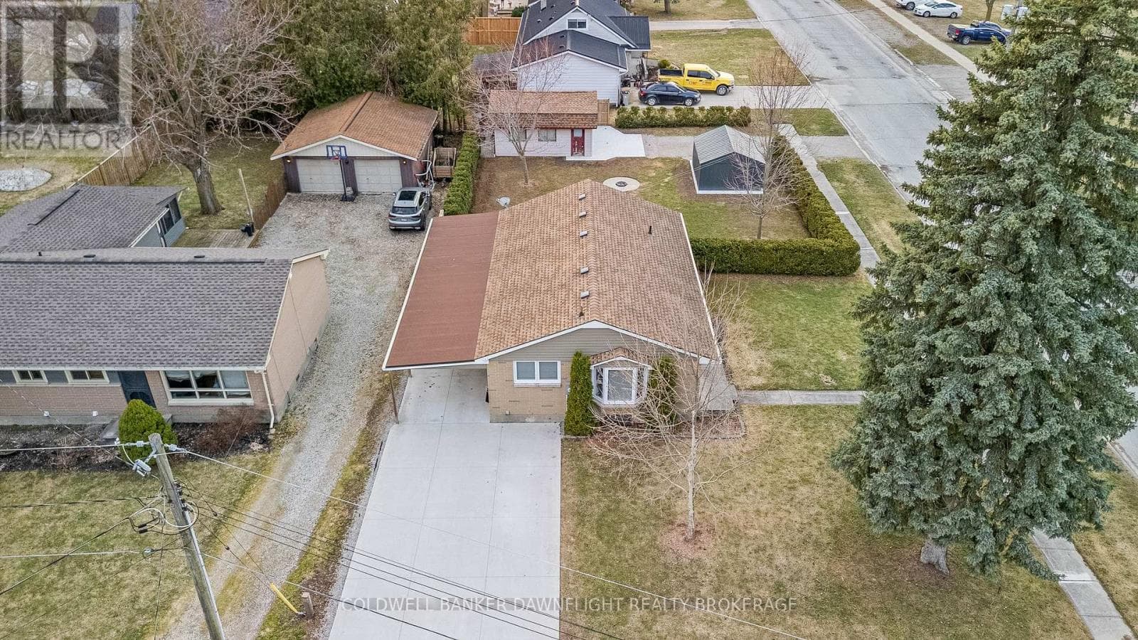 105 WELLINGTON STREET W photo 3
