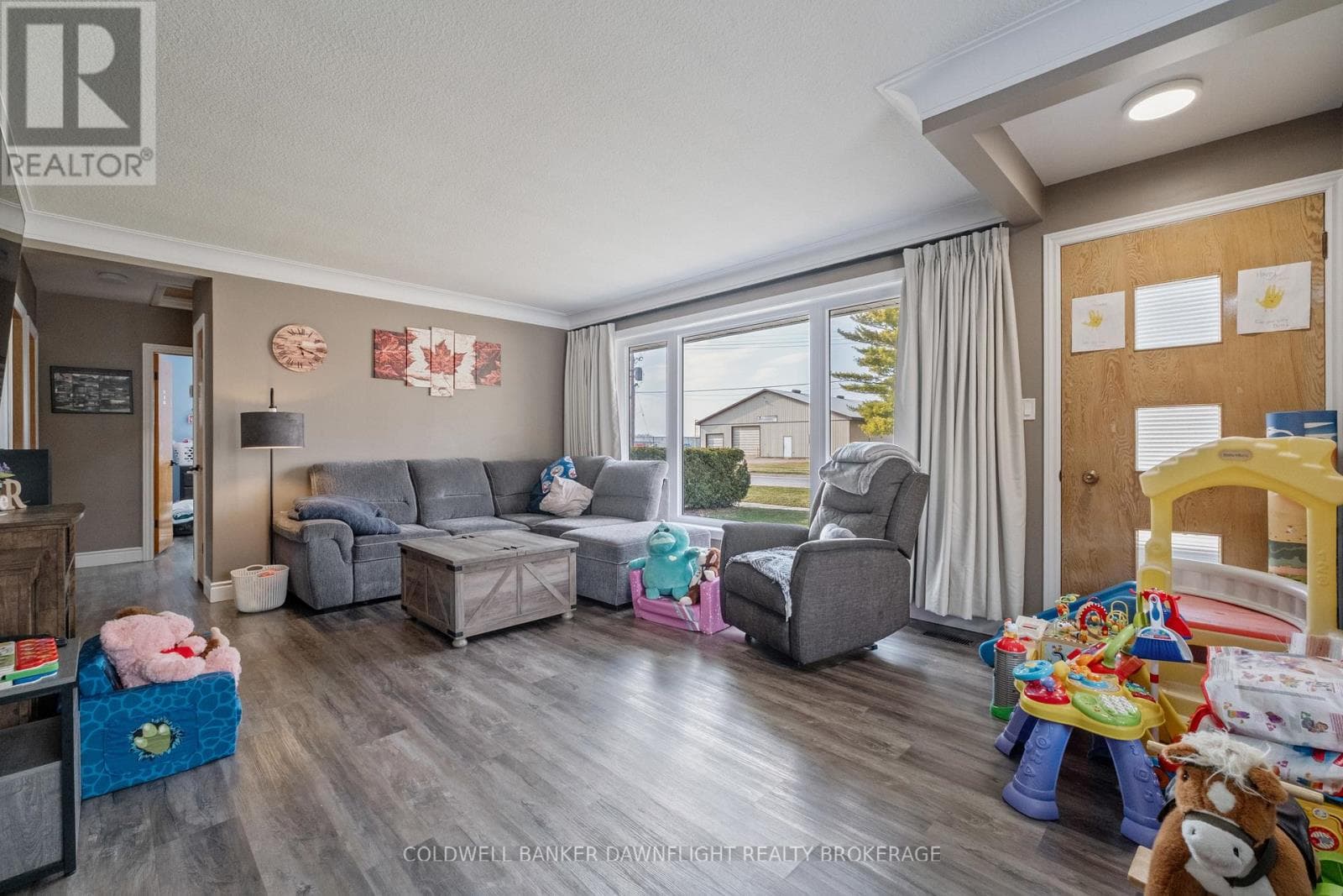 105 WELLINGTON STREET W photo 4