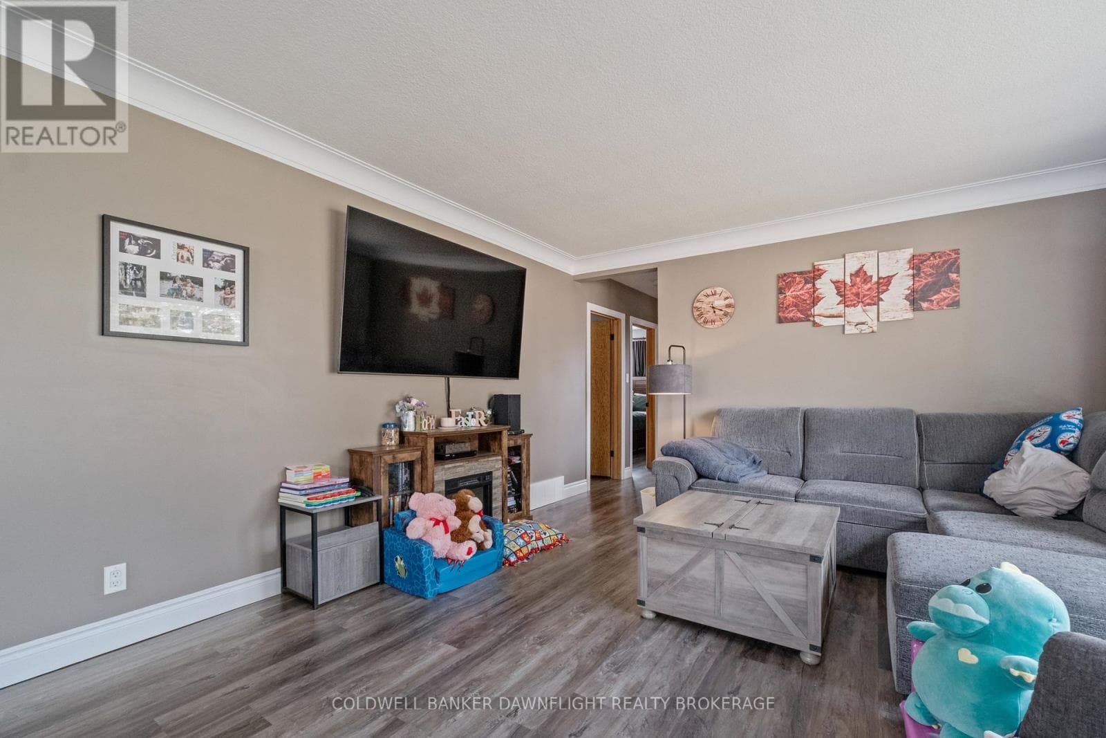 105 WELLINGTON STREET W photo 5
